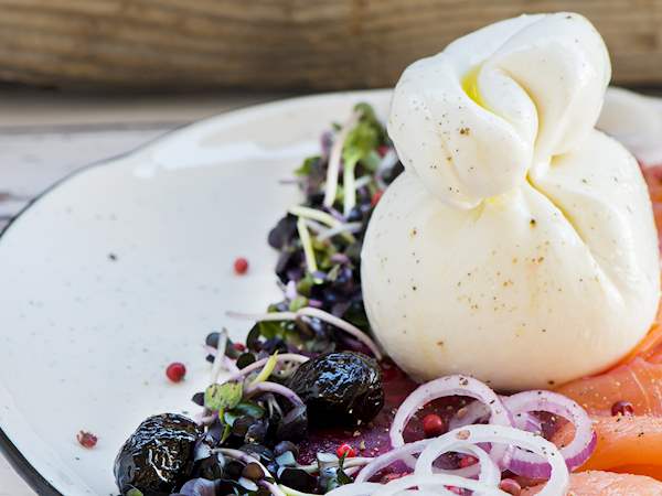 Classic and creamy burrata cheese for the gourmet in you